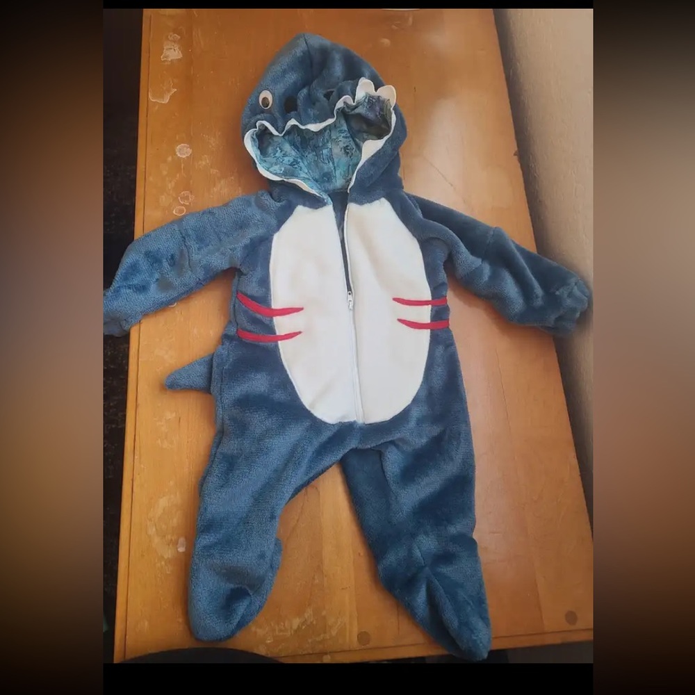 NWOT Handmade Baby Shark Blue White Halloween Costume Fits Babies 0-3 Months Old